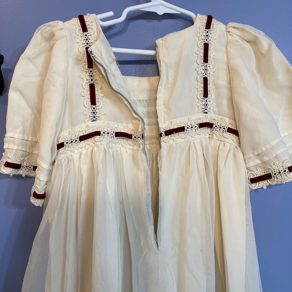 Vintage Handmade Girls Dress Ivory w/ Green Velvet Ribbon and Lace - Picture 7 of 9